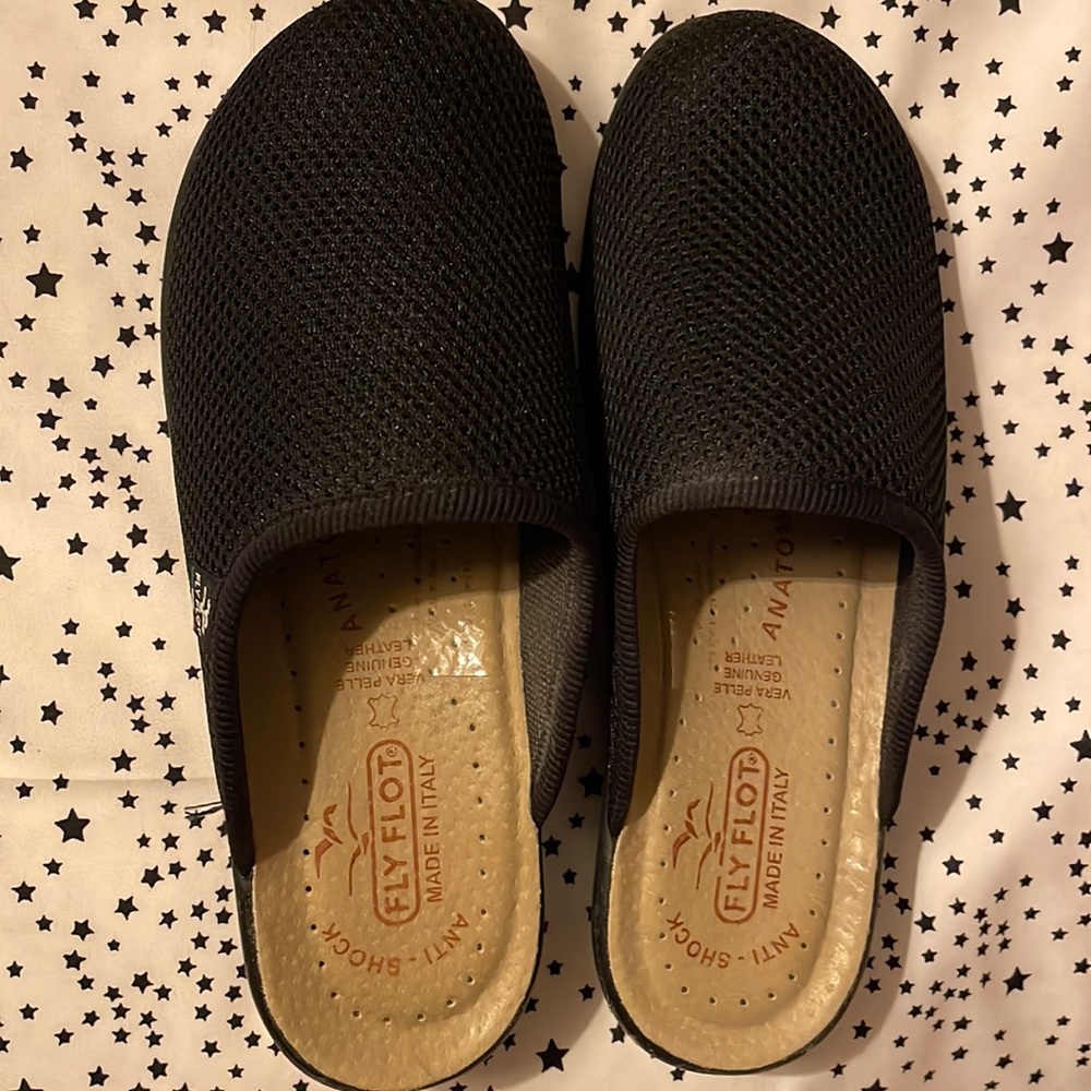 Fly Flots black mesh cushioned clog.